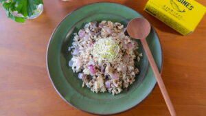 簡単便利な缶詰レシピ！業務スーパーのオイルサーディンと玄米ごはんの炒飯